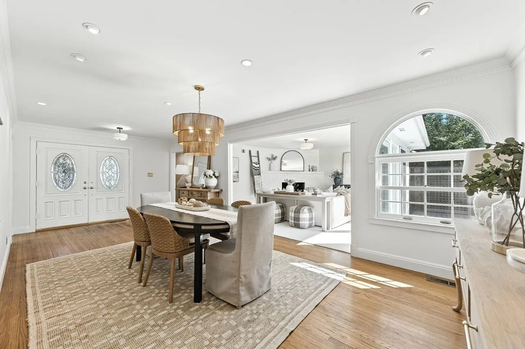 1422 W Selby Ln 013.png