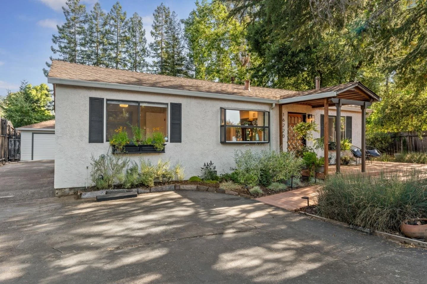 16220 Blossom Hill Rd 004.jpg