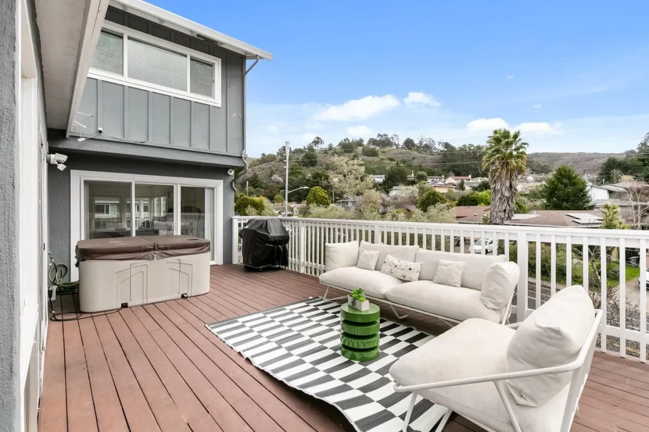 1 Sequoia Way 004.webp