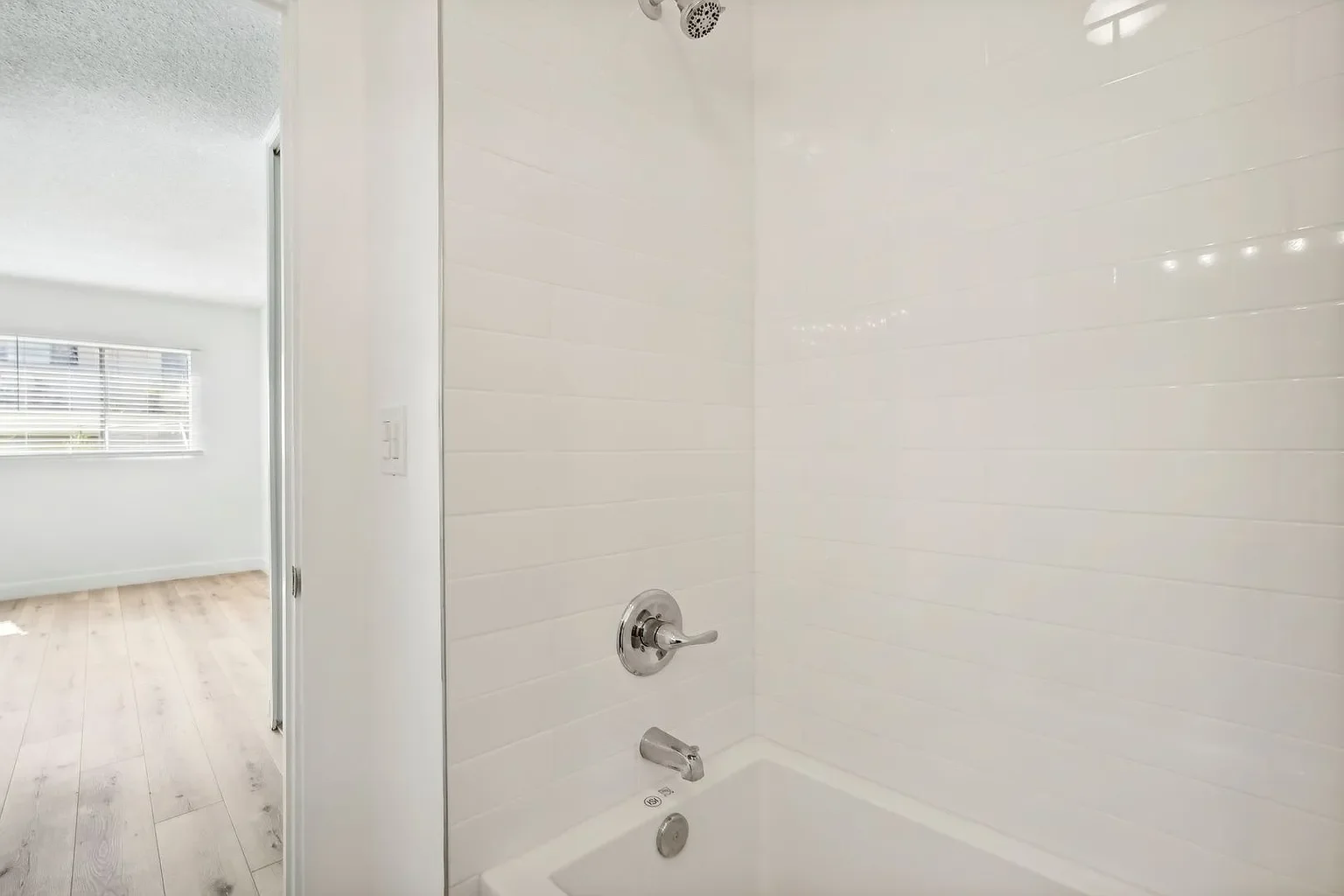 9000 Clifton Way 009.webp