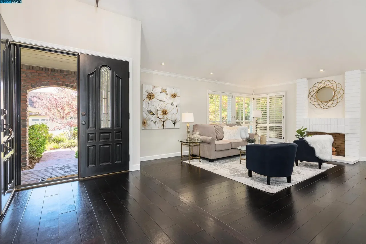 416 Saddlebrook Ln 003.webp