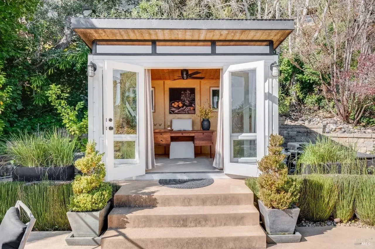 8 Nightingale Lane 005.webp