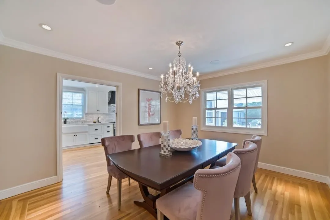 1842 University Ave 004.webp