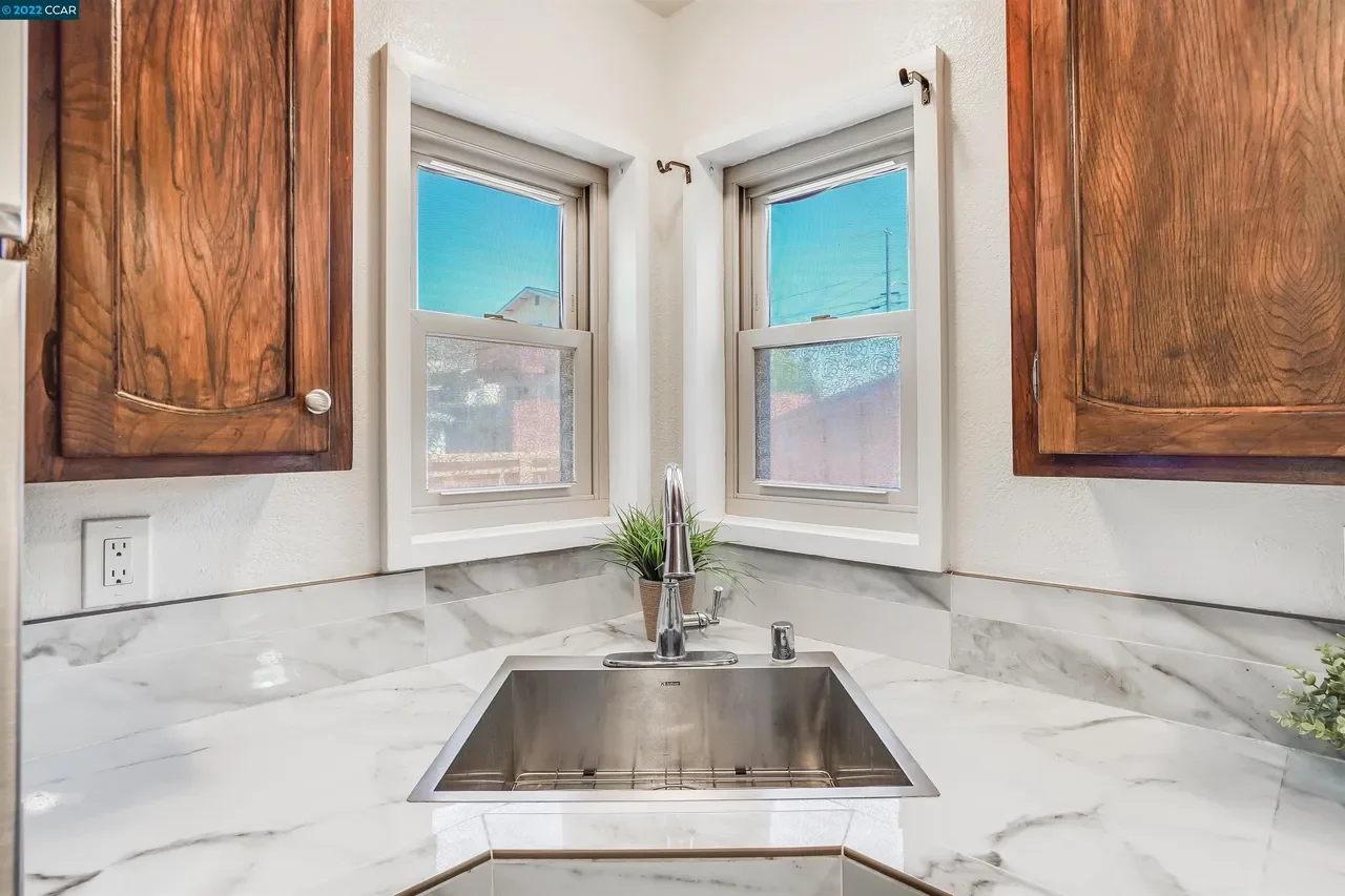 16640 Rolando Ave 017.webp