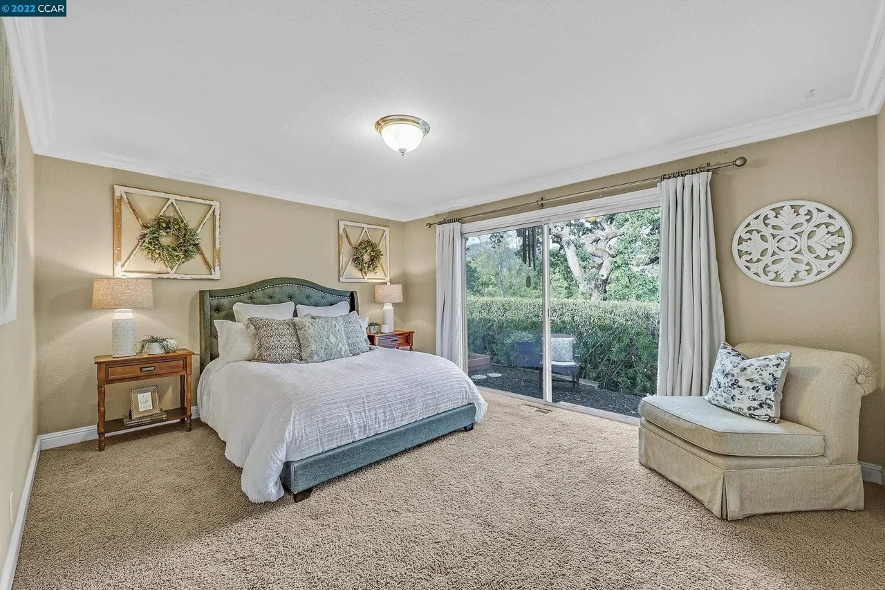 27 Nob Hill Dr 014.webp