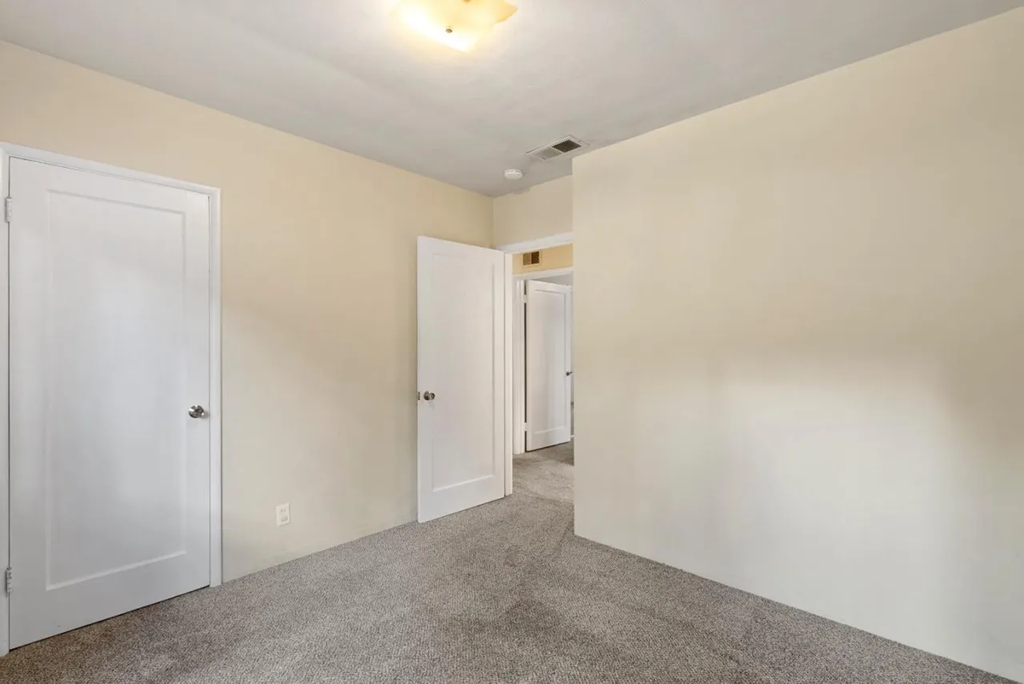 24401 Summerhill Ave 028.png