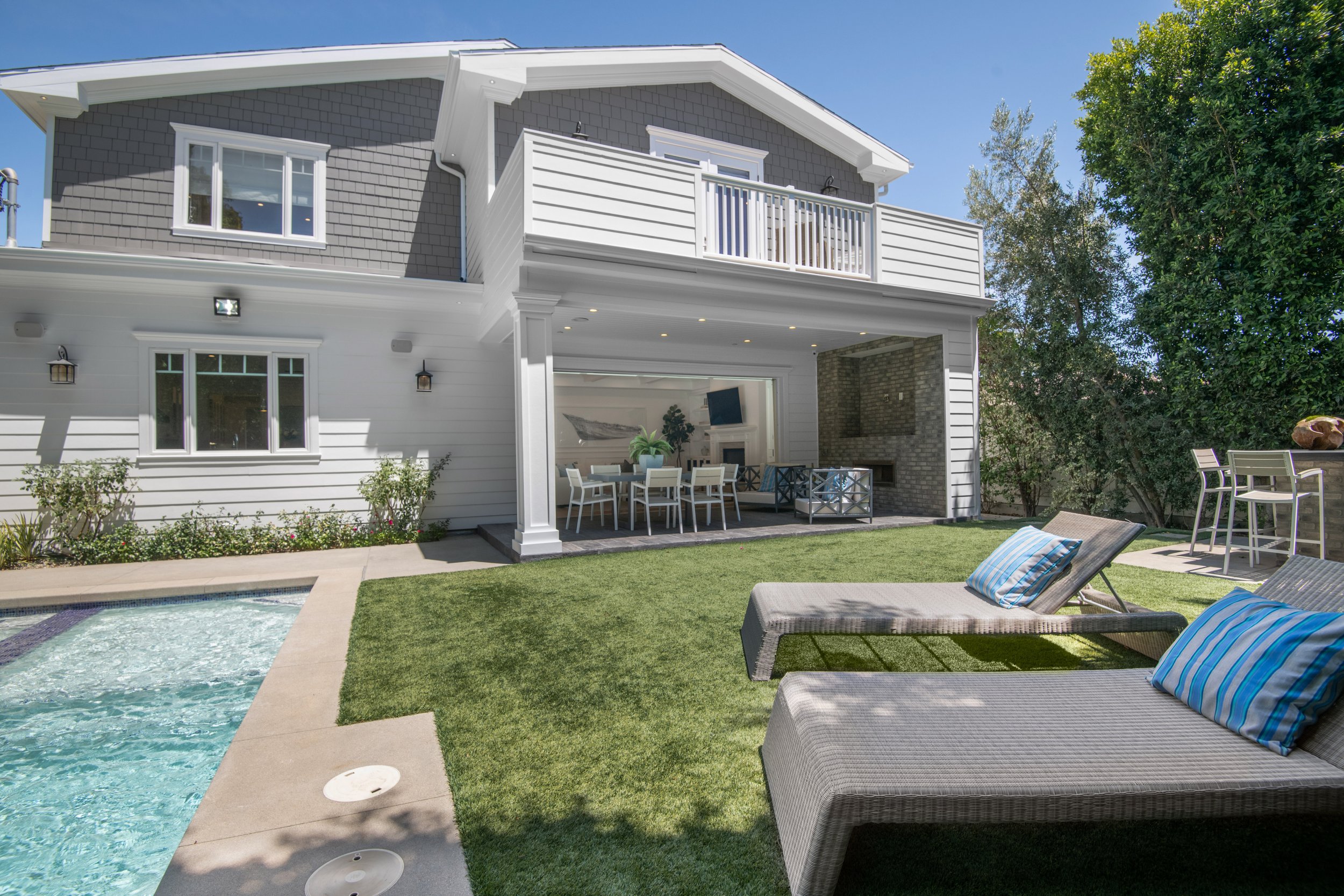 5111 Greenbush Ave back lounge.jpg