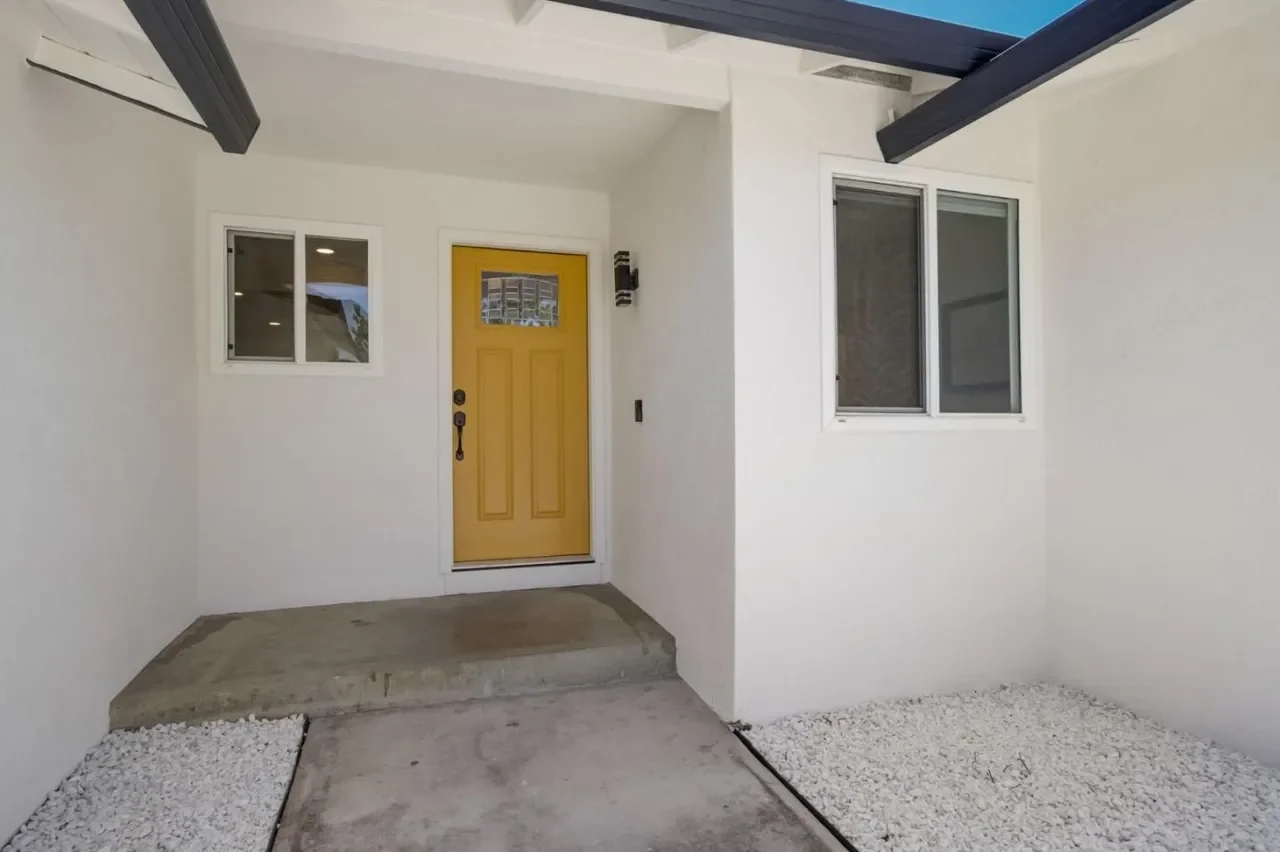 2829 Sand Point Dr 002.webp