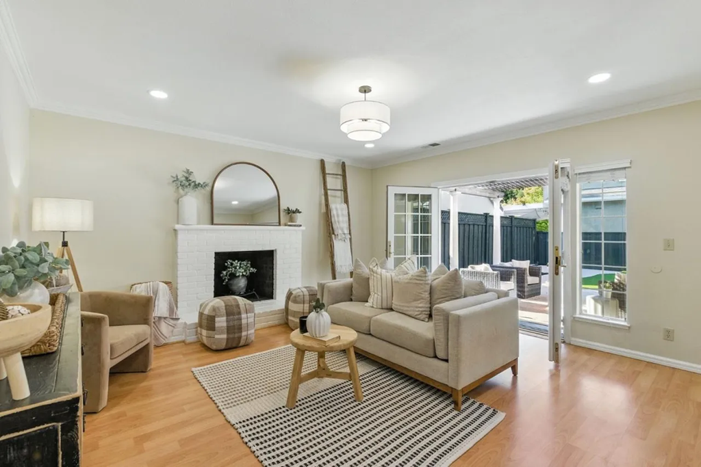 2188 Yorkshire Way 009.png