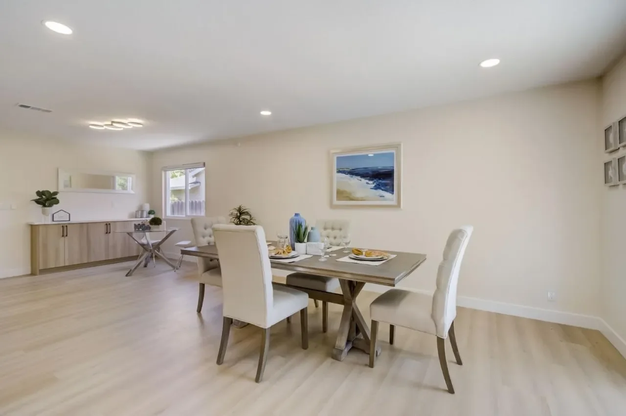 2829 Sand Point Dr 005.webp