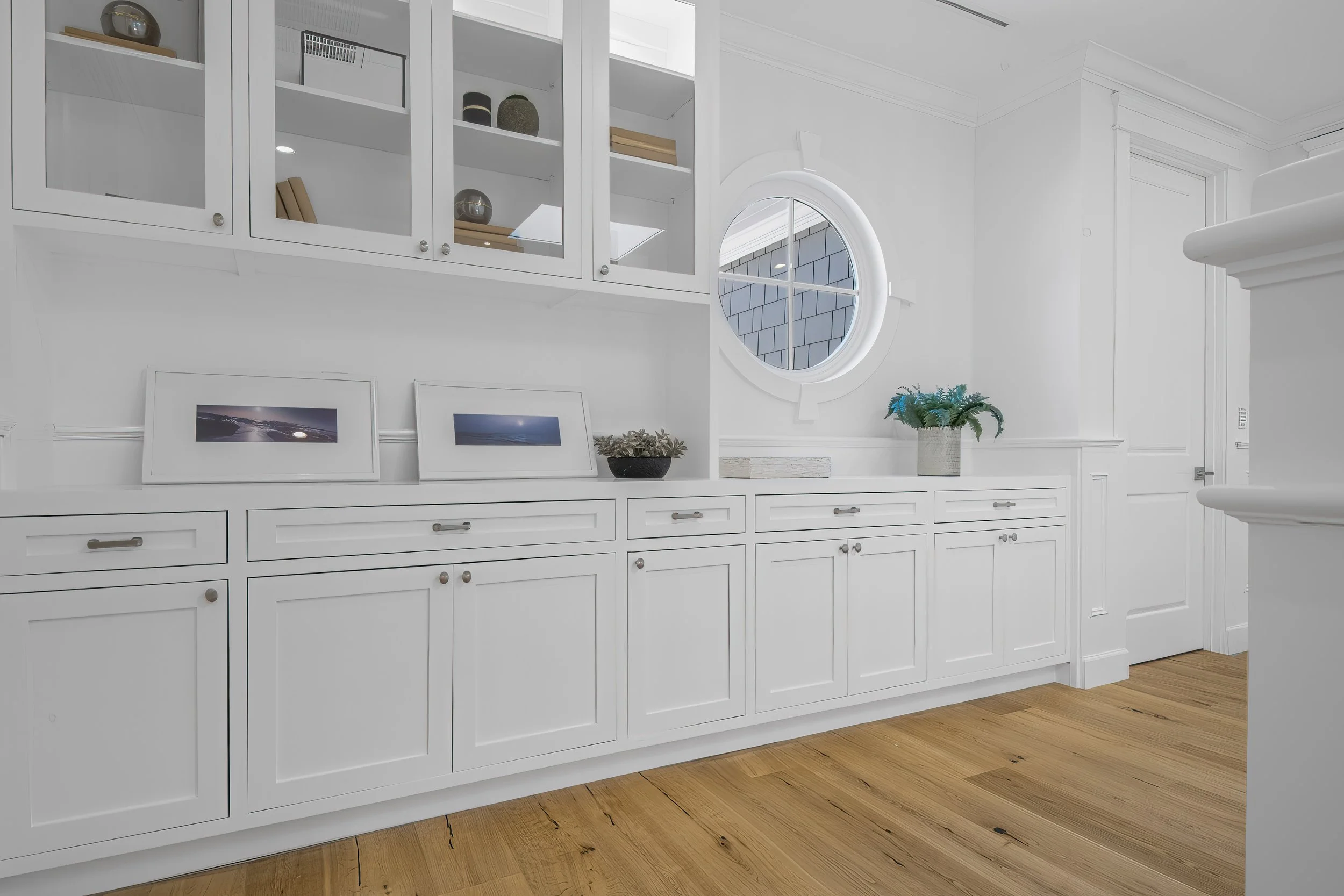 5111 Greenbush Ave landing 1.jpg