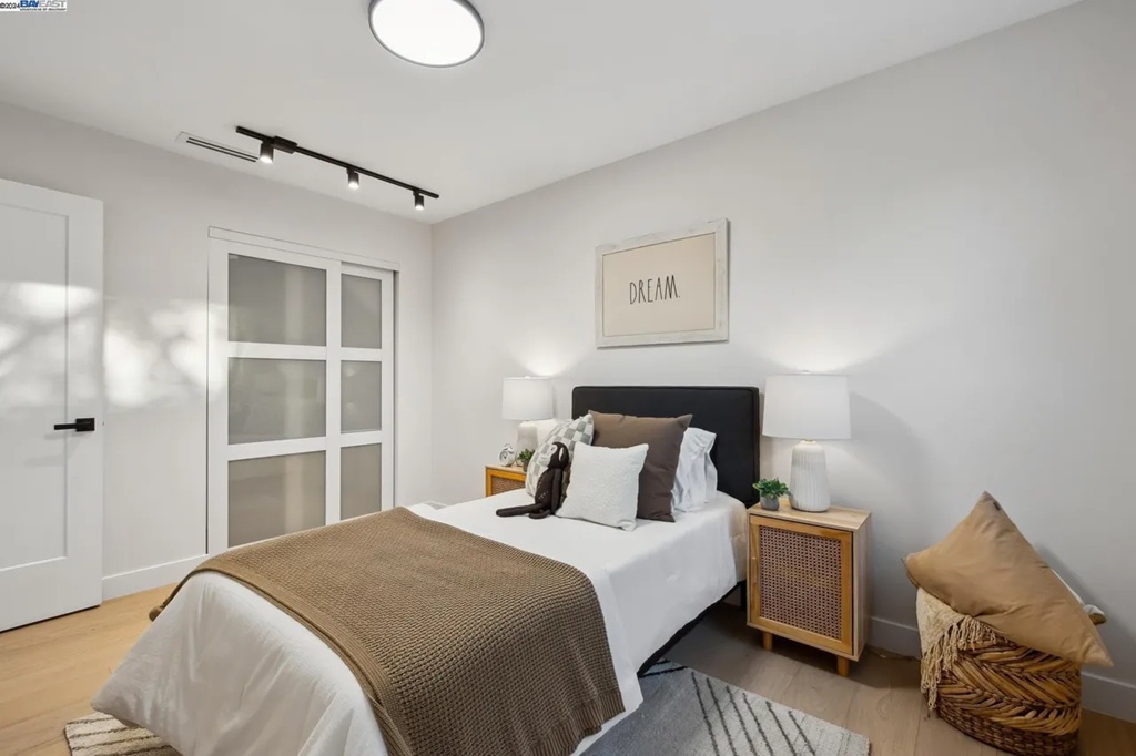 1733 Kelly St 022.png