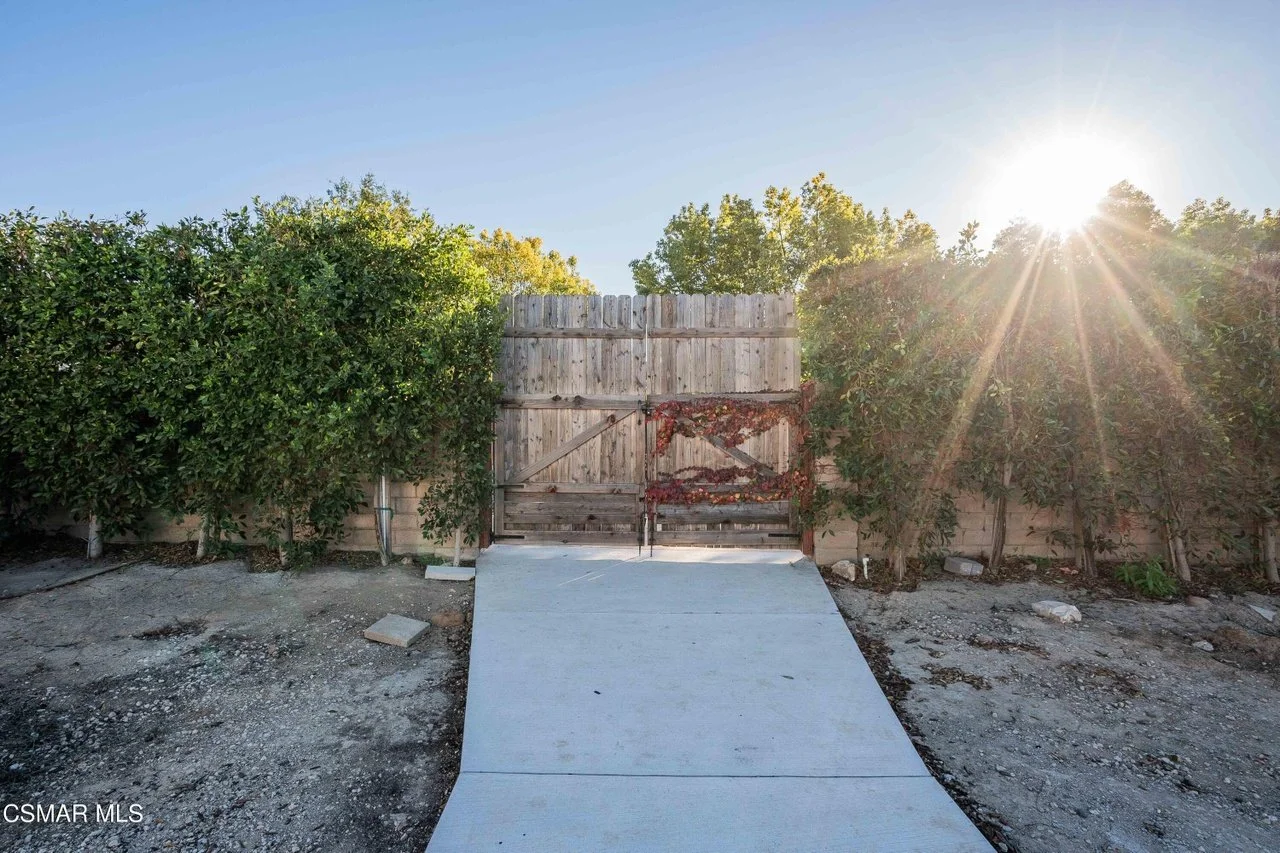 568 Bristol Ave 044.jpg