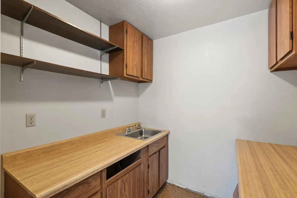 24401 Summerhill Ave 023.png