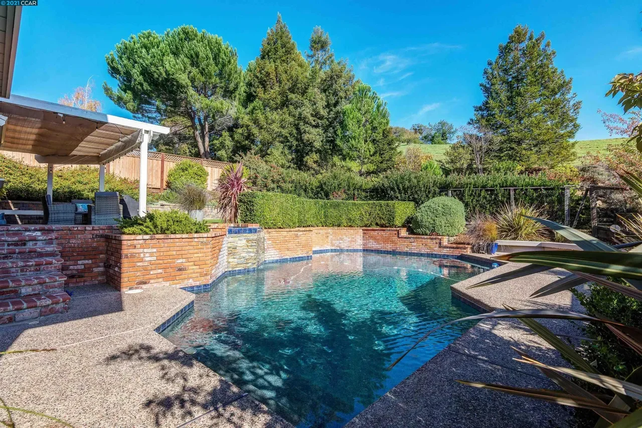 416 Saddlebrook Ln 024.webp