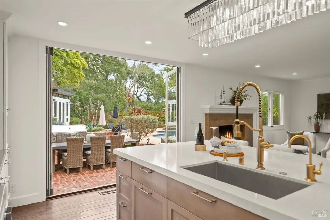 8 Nightingale Lane 010.webp