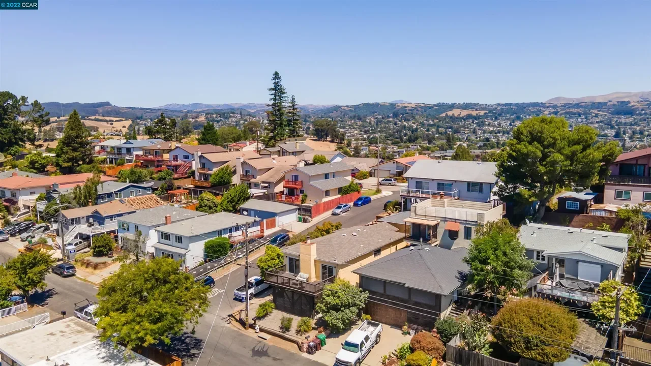 16640 Rolando Ave 054.webp