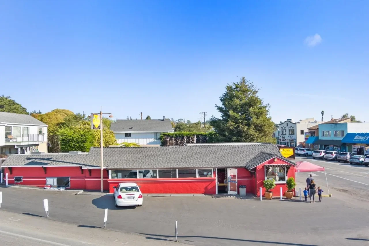 526 Harriet Ave 035.webp