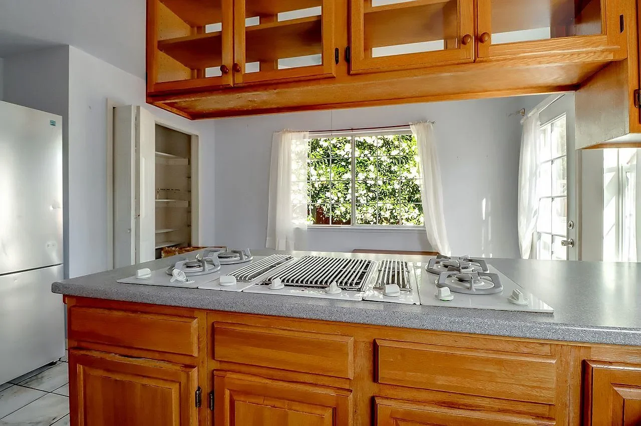 1223 Rose Ave 018.webp