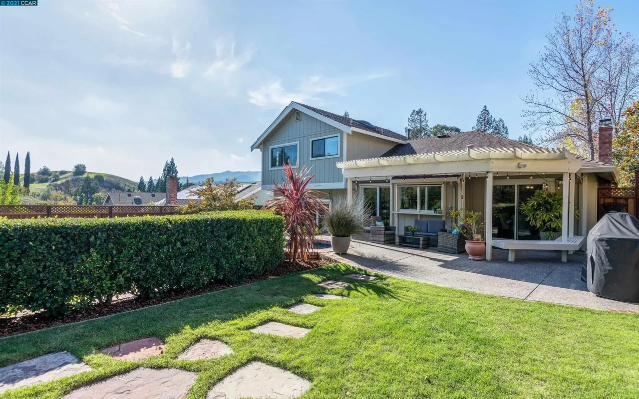 416 Saddlebrook Ln 027.webp