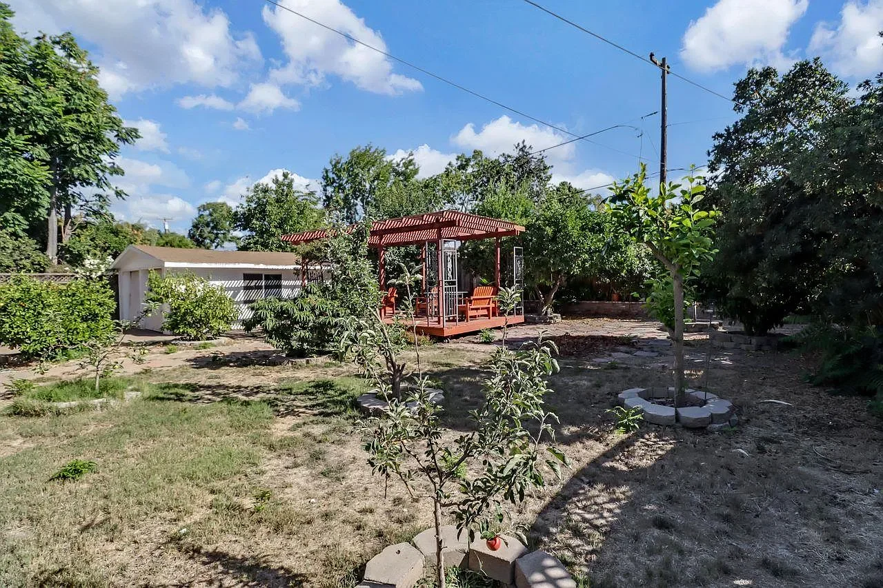 1223 Rose Ave 044.webp