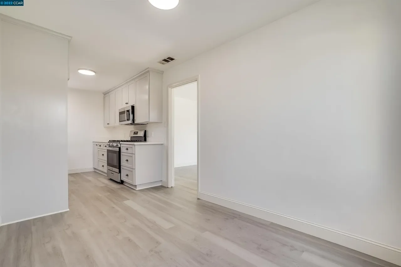 3028 W Monterey Ave 006.webp