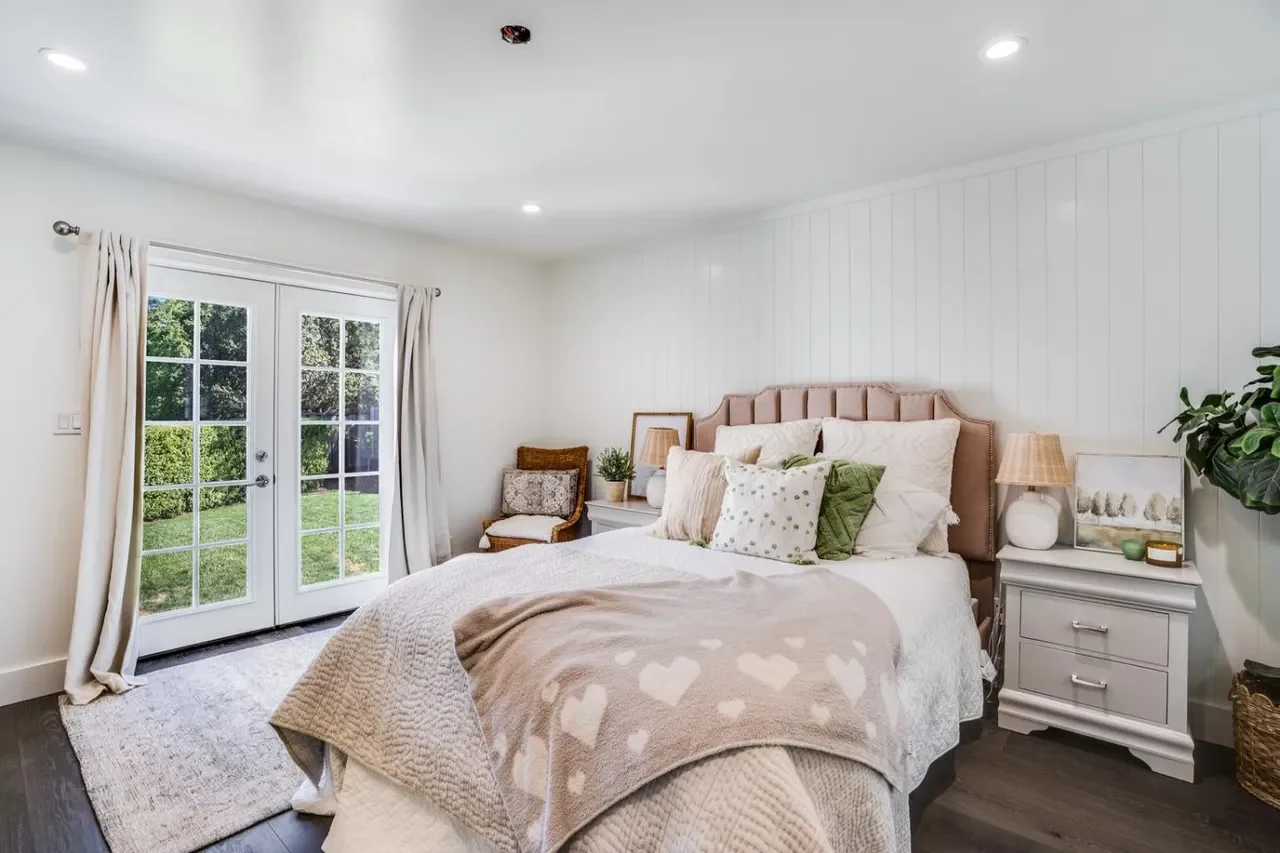 16466 Bonnie Ln 020.webp