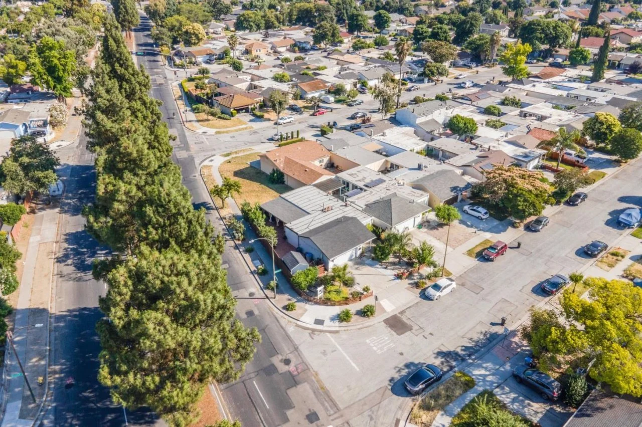 1192 Oakview Rd 039.jpg