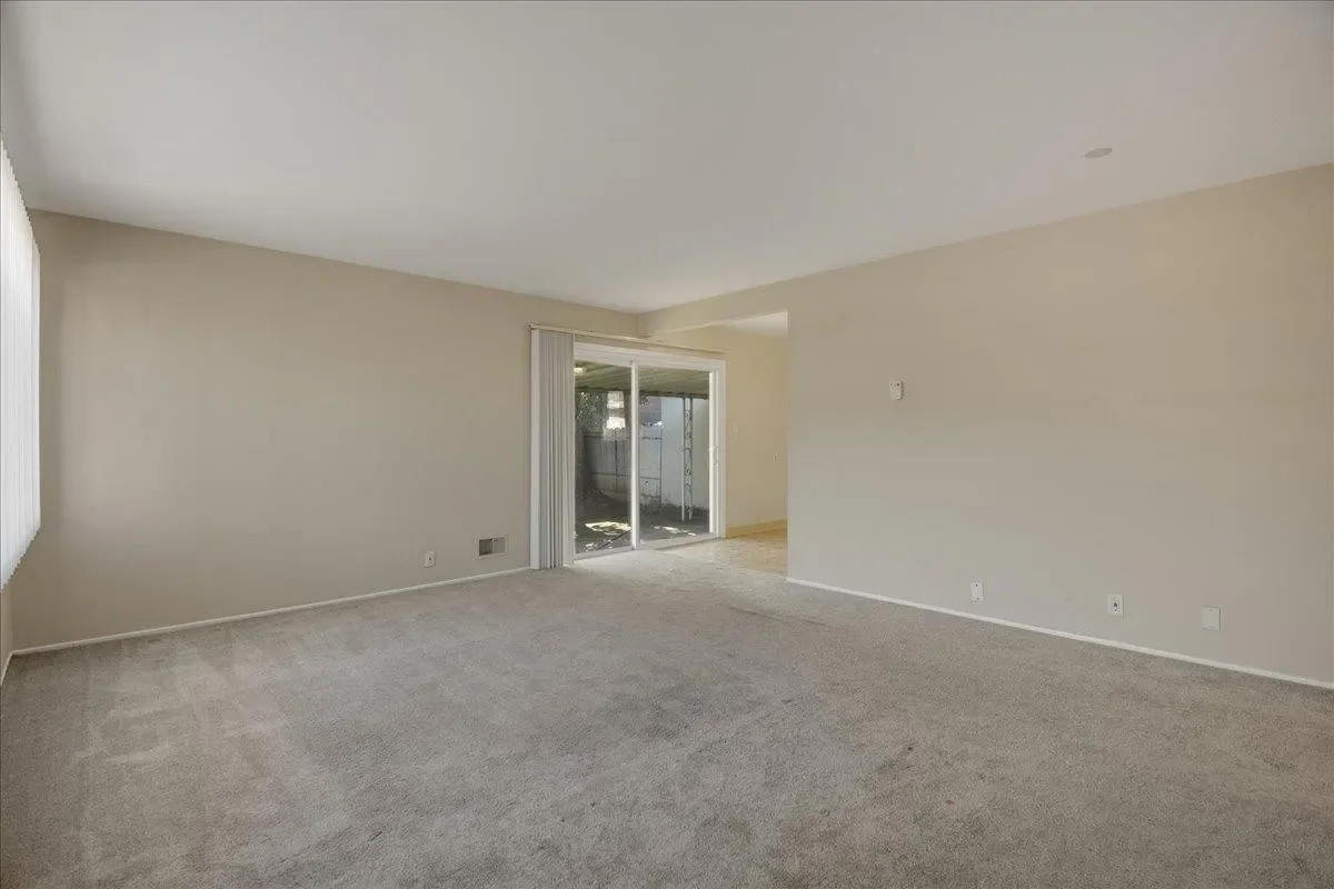 960 College Dr 009.webp