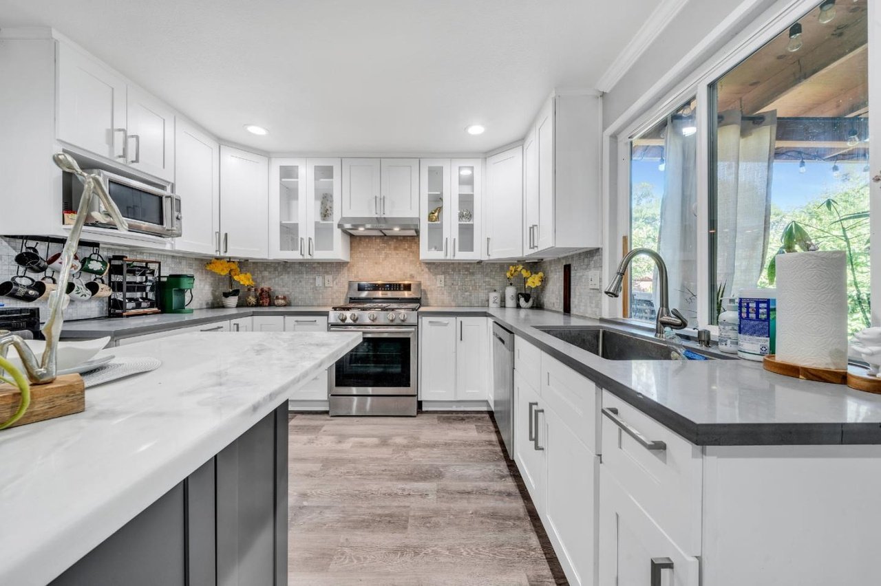 1192 Oakview Rd 012.jpg