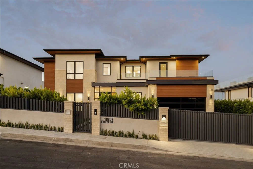 18807 Edleen Dr 054.jpg