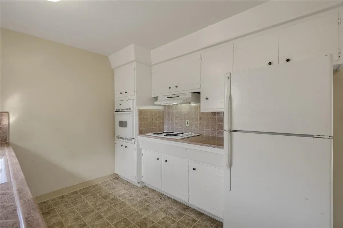 960 College Dr 16.webp