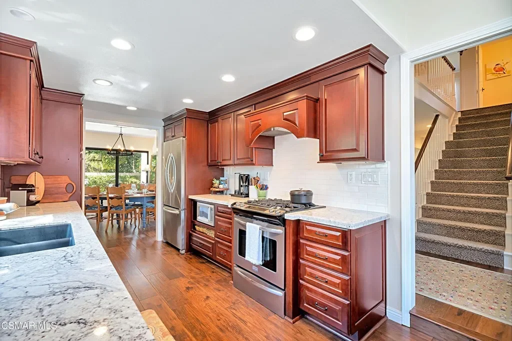 1037 Meadowcrest St 010.webp