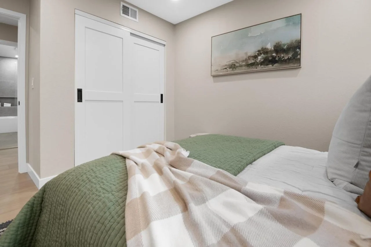 659 Meadow Creek Dr 028.jpg