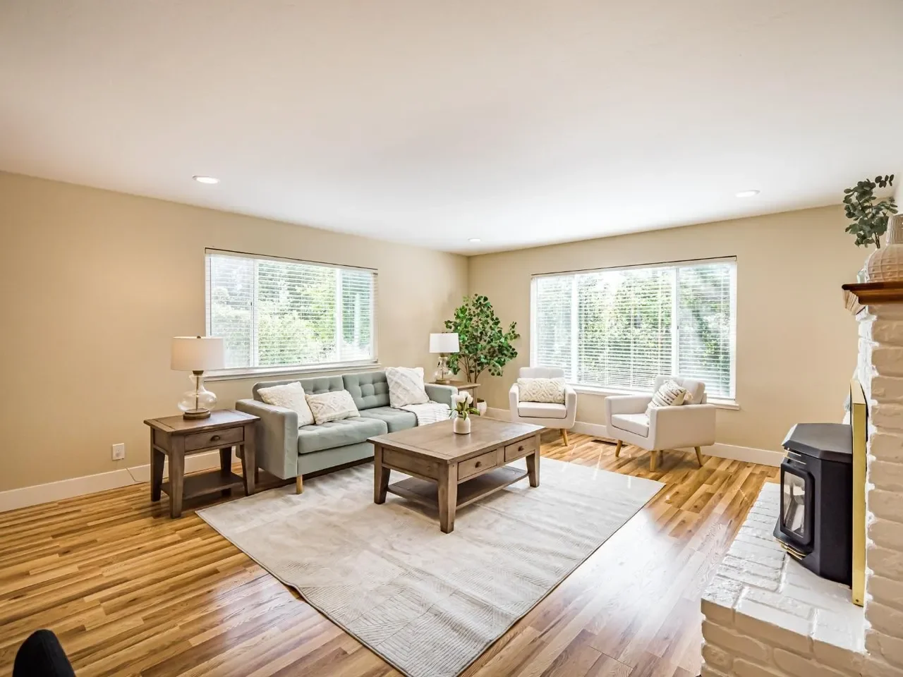 836 Seacliff Dr 005.webp