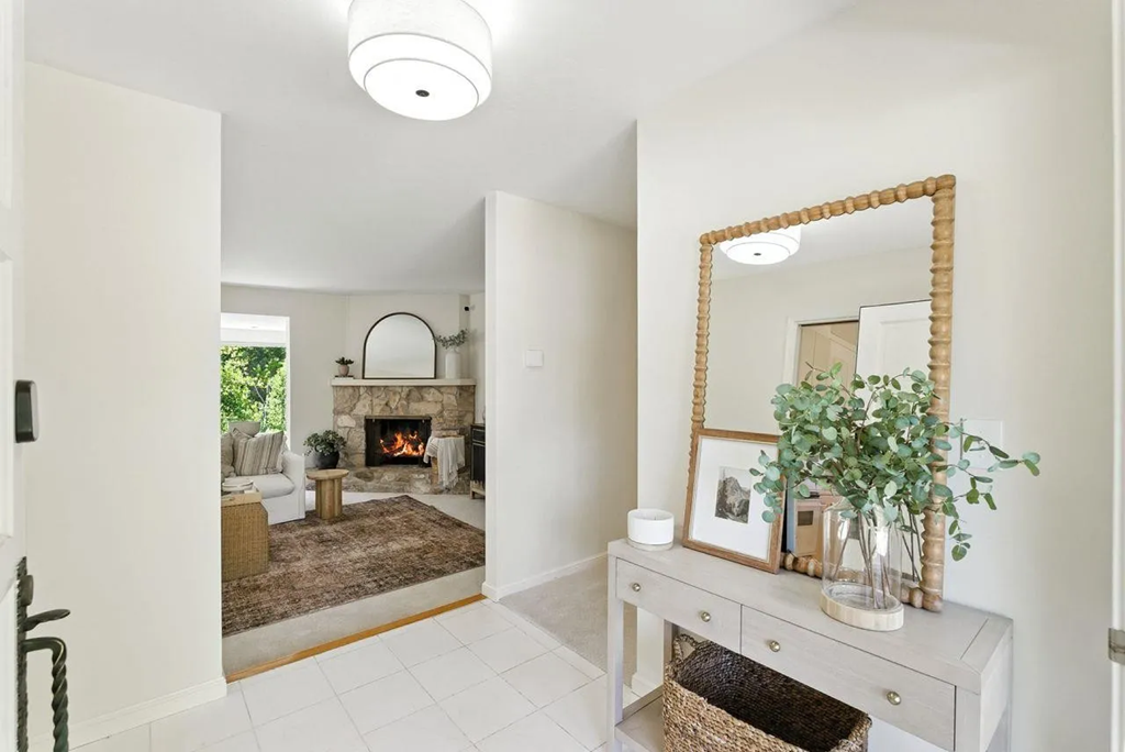 2040 Longden Cir 010.png