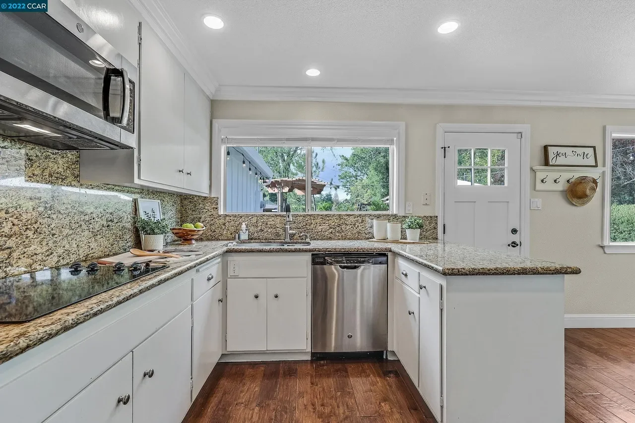 27 Nob Hill Dr 040.webp