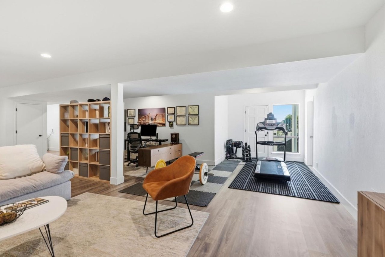 4206 Huntington St 033.jpg