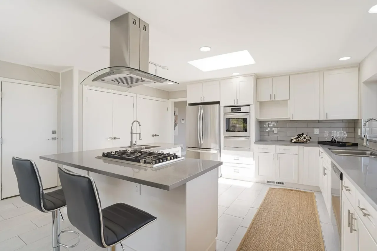 25075 Outlook Dr 018.webp