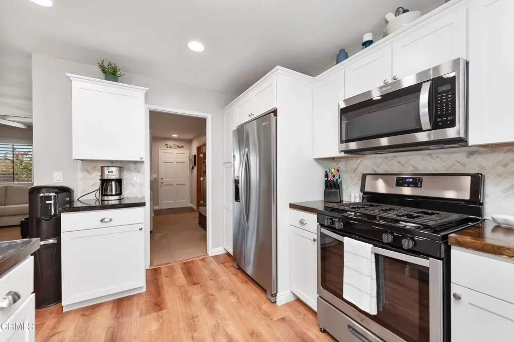 3090 Dwight Ave 016.webp