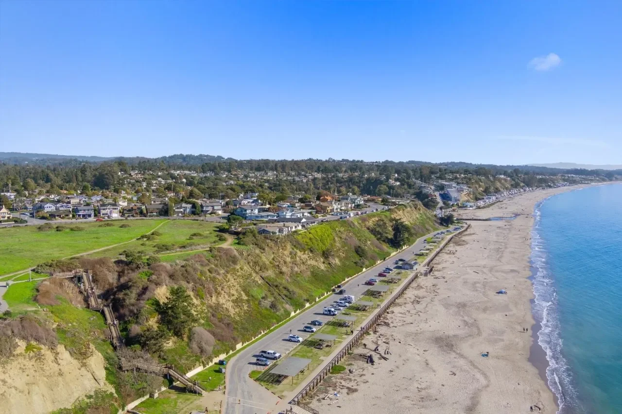 526 Harriet Ave 033.webp