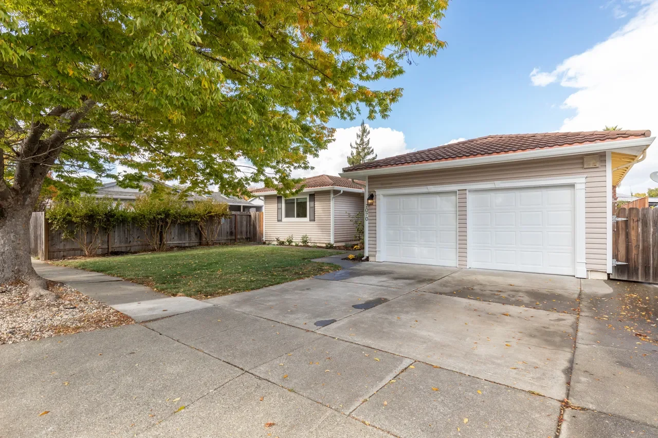 2070 Kaywoodie St 036.webp