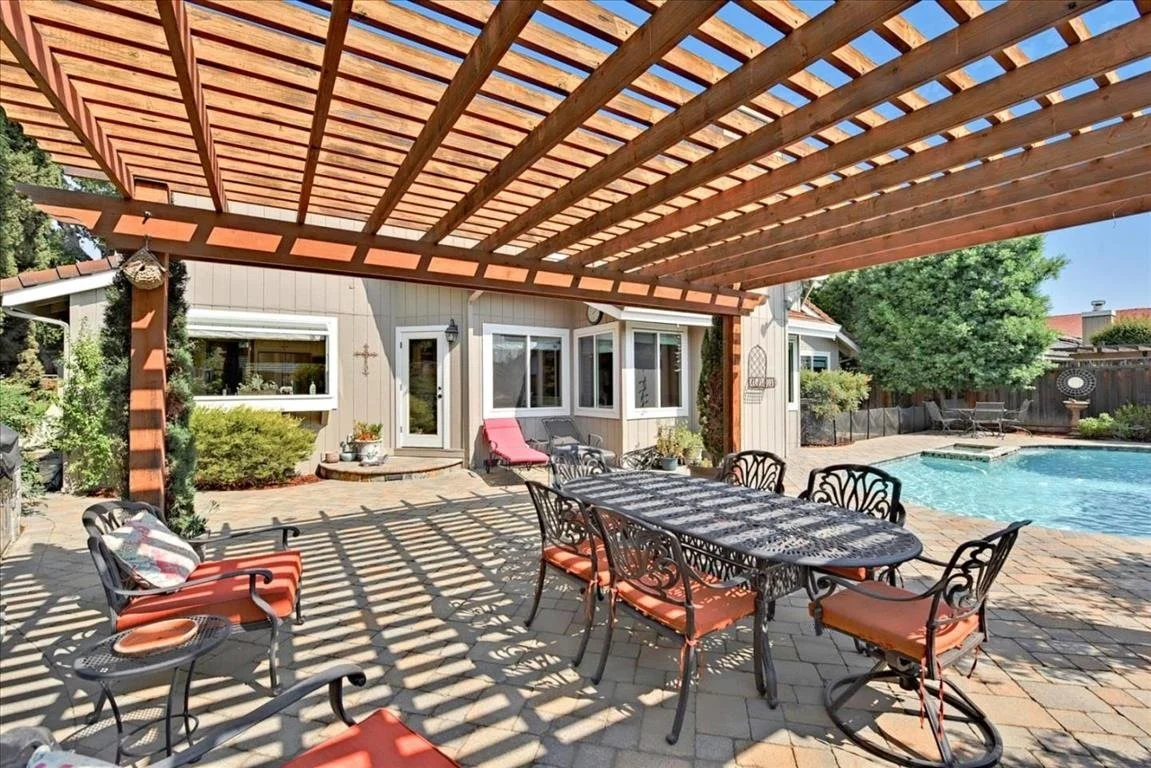 5970 Thorntree Dr 043.jpg