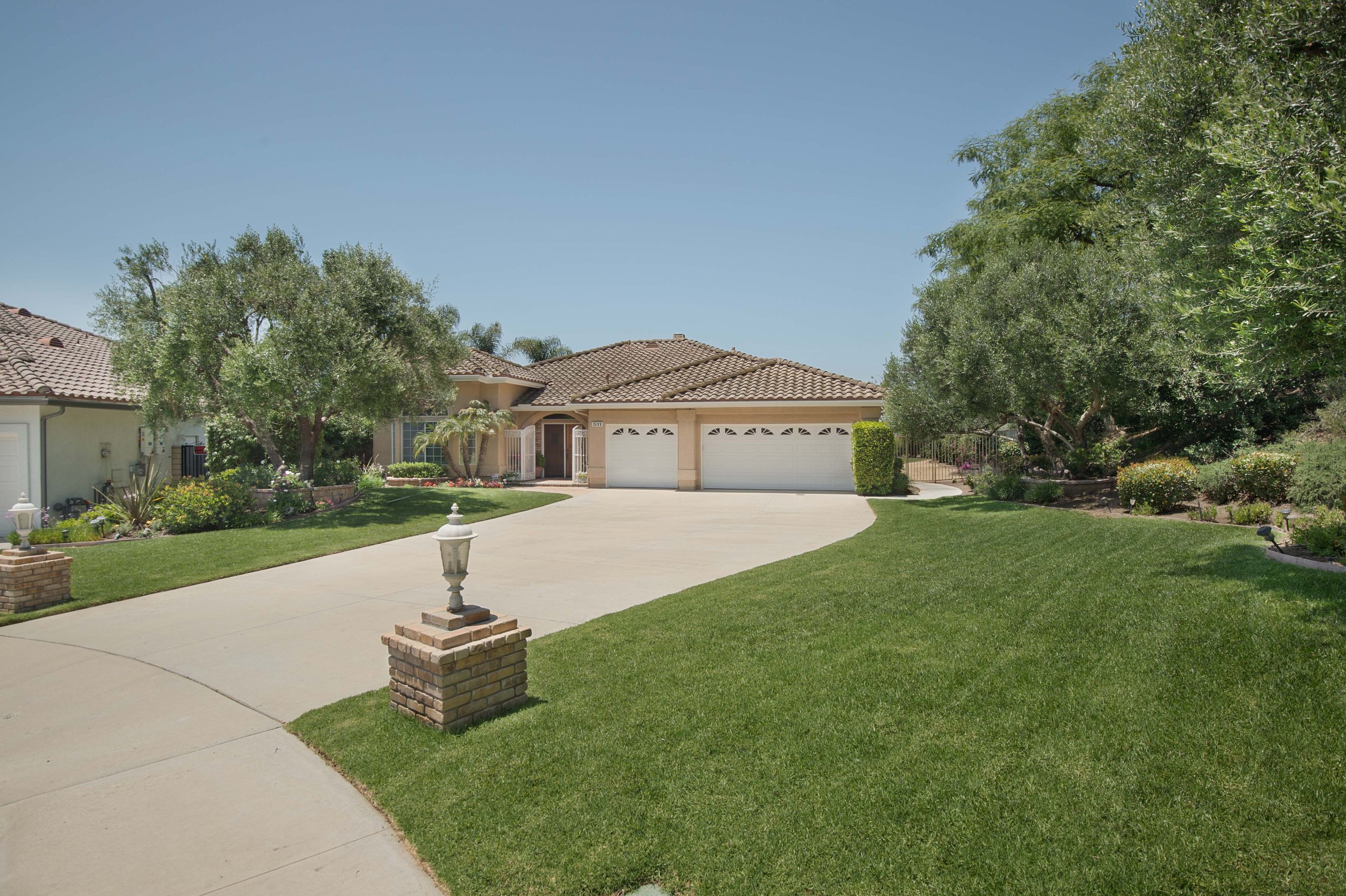 511 Meadowrun St front3.jpg