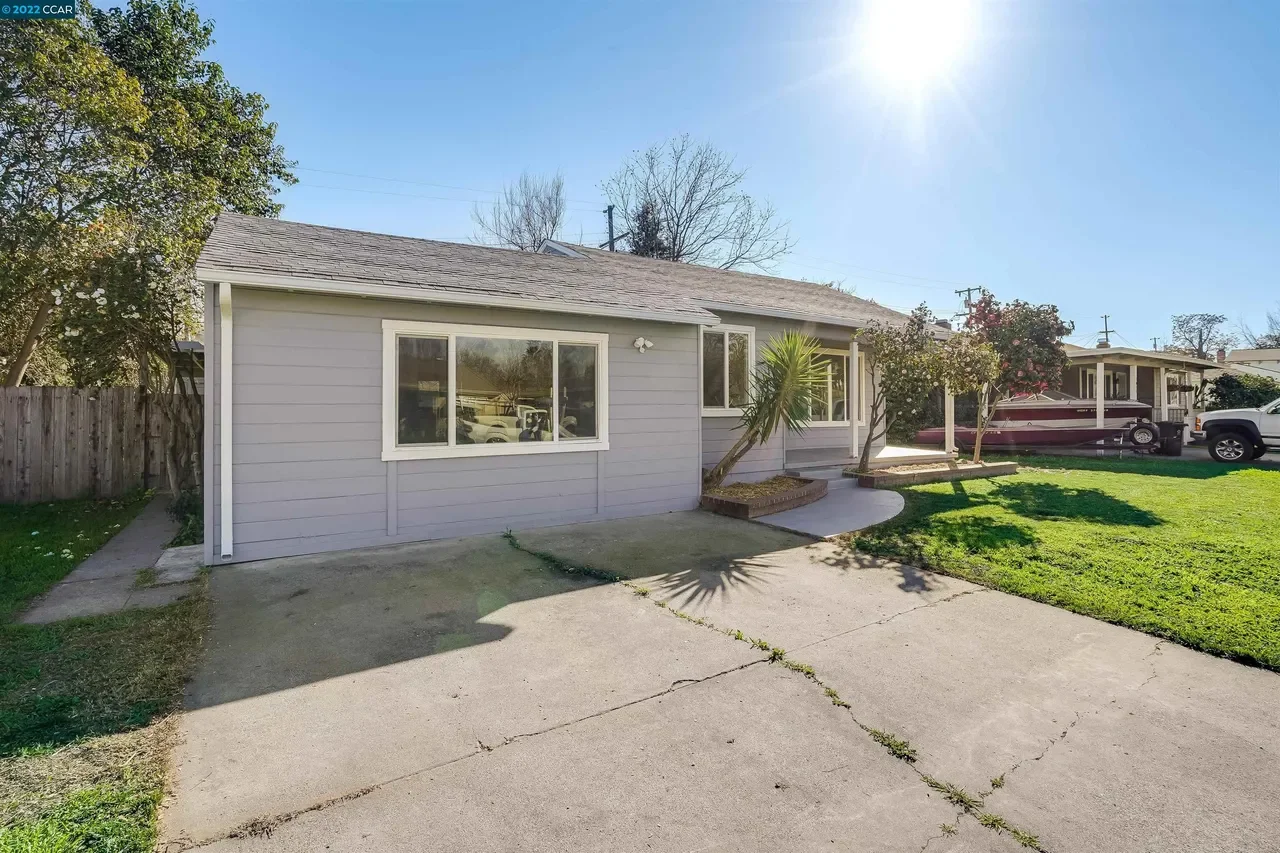 3028 W Monterey Ave 003.webp