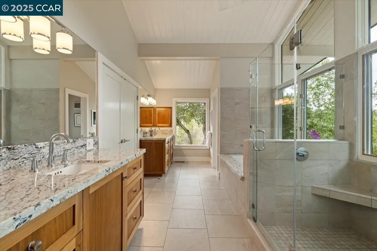 42 Crestview Dr 013.webp