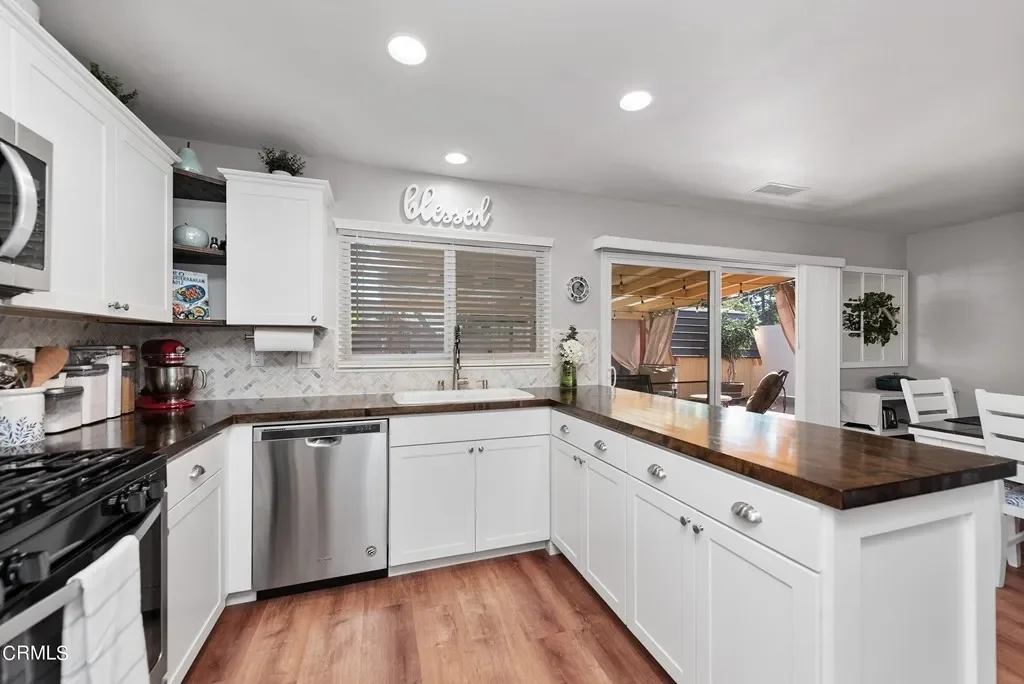 3090 Dwight Ave 014.webp