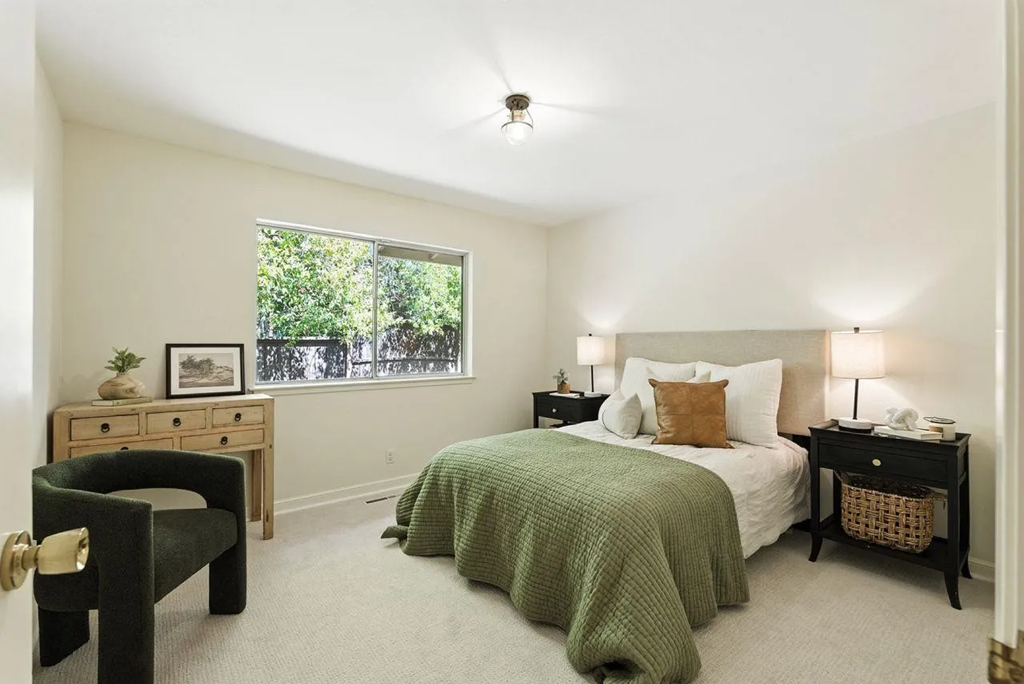 2040 Longden Cir 031.png