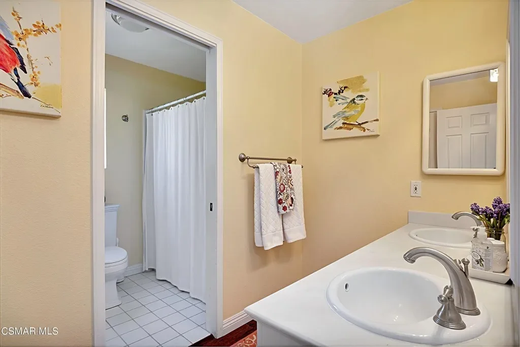 1037 Meadowcrest St 028.webp