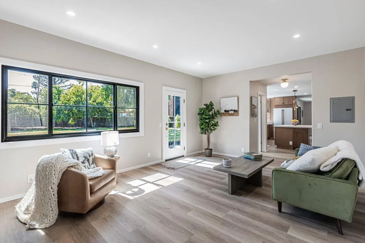 2556 Diericx Dr 014.webp